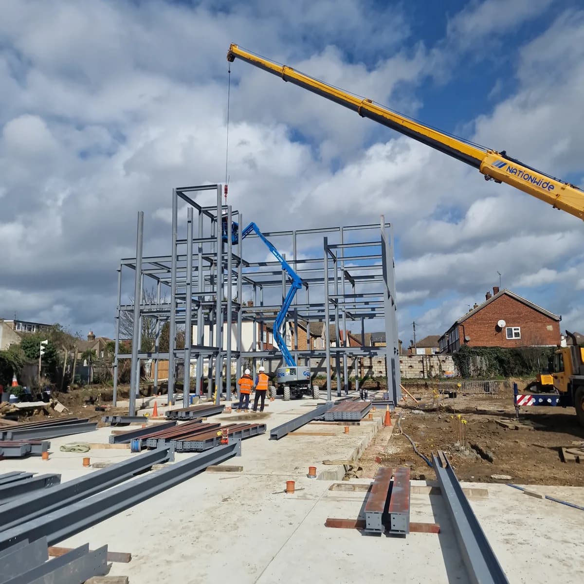 Steel-frame construction works from project leadership experience