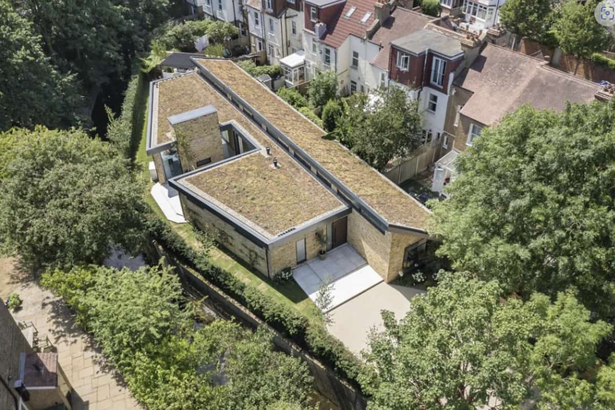 Rosslyn Avenue green roof and new-build residence used to illustrate design and build coordination.