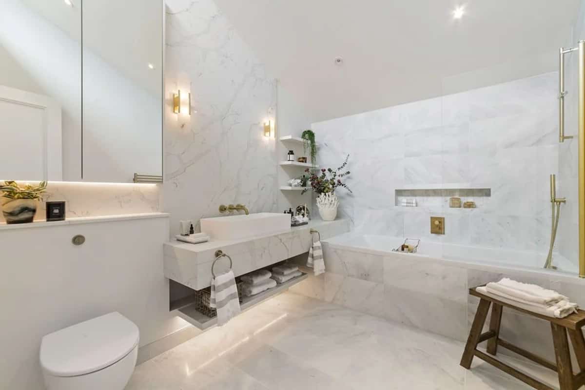 High-finish bathroom from Rosslyn Avenue project leadership experience.
