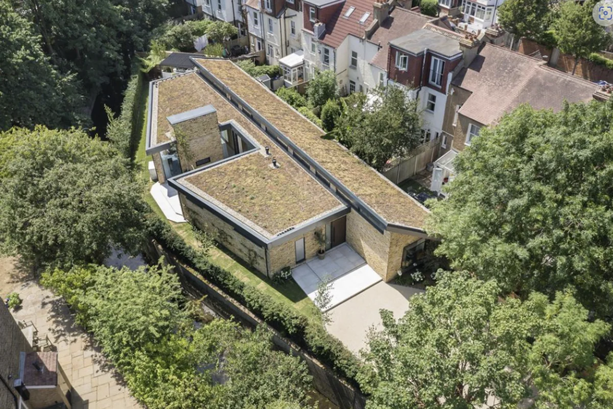 Rosslyn Avenue green roof and new-build residence used to illustrate design and build coordination.